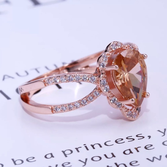 ✨18K Rose Gold Morganite Ring✨ - Picture 2 of 5